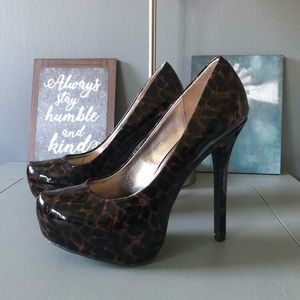 NEW Steve Madden Leopard/Animal print patent heels